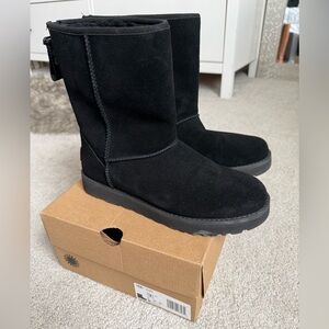 UGG Black Fabric Label